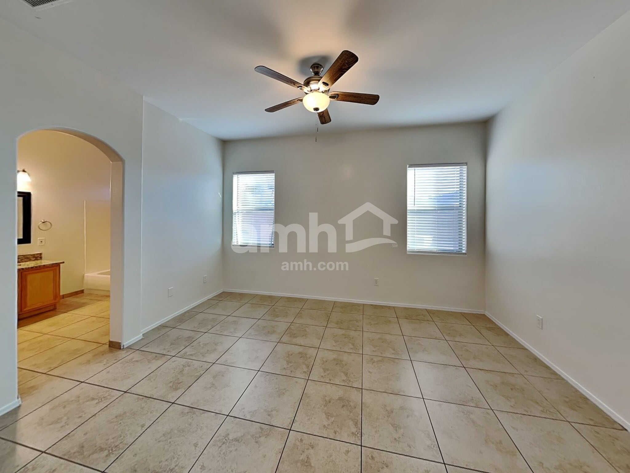 Building Photo - 350 E Calle Nacrita