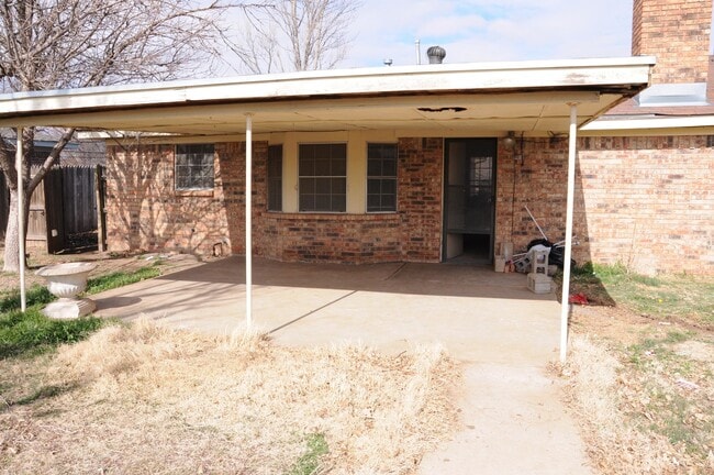 Building Photo - 2705 John Dr