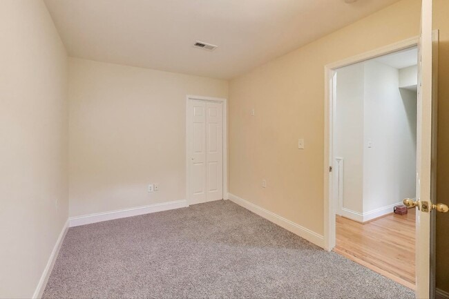 Building Photo - LEASE SPECIAL - $1,925 for a 24 month lease. 12 Month lease offered at $1,995 - Spacious 2 Bed En...