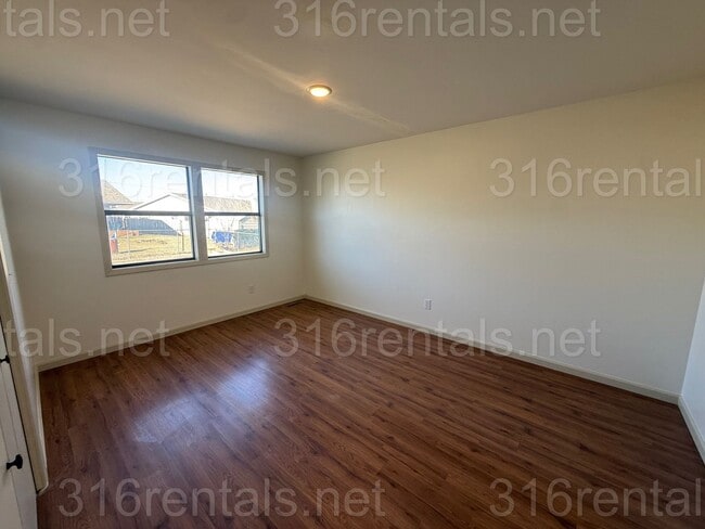 Building Photo - 3113-3115 S Bunker