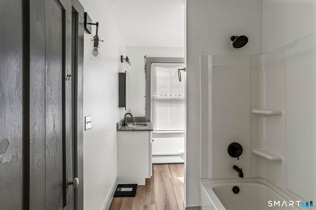 Building Photo - 63 Reynolds St