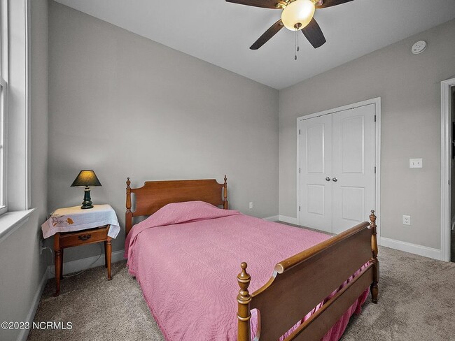 Building Photo - 102 Captains Pointe