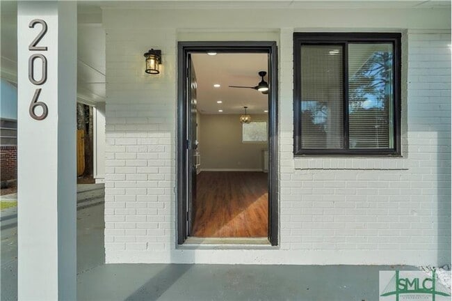 Building Photo - 206 Seminole St