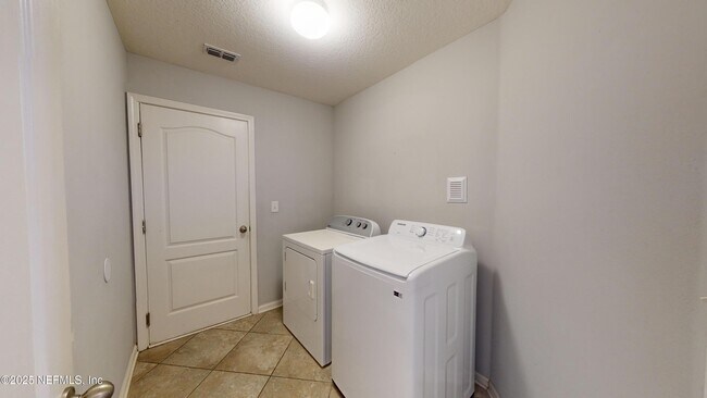 Building Photo - 14 Bluestone River Way