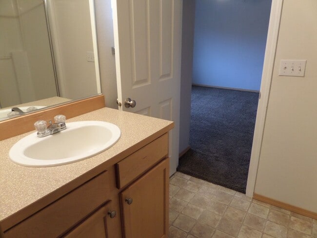Building Photo - Super-Cute 2-Bedroom Townhome in Great Map...