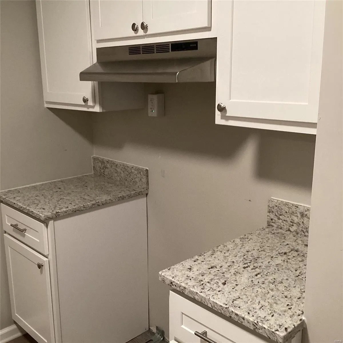 Building Photo - 6827 Roberts Ave