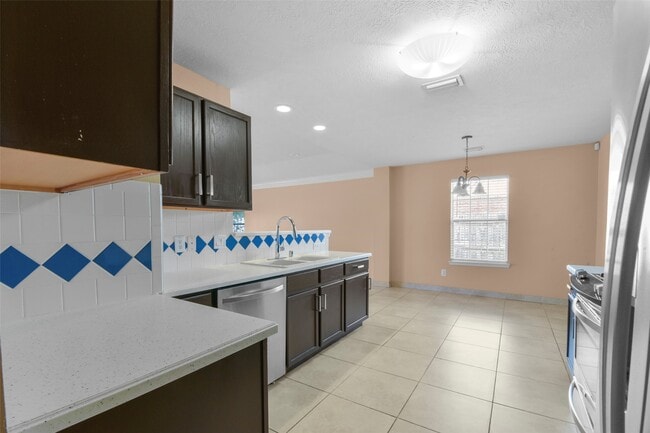 Building Photo - 9230 Eaglewood Spring Dr