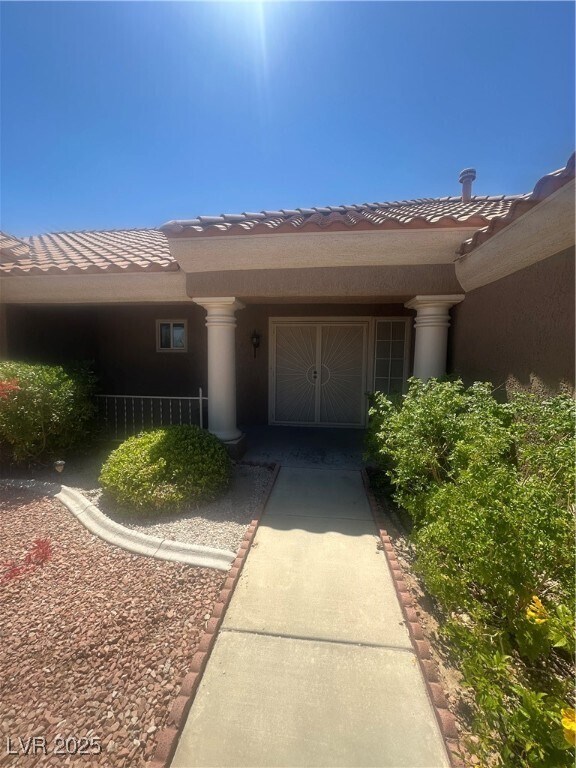 Building Photo - 9709 Blue Bell Dr