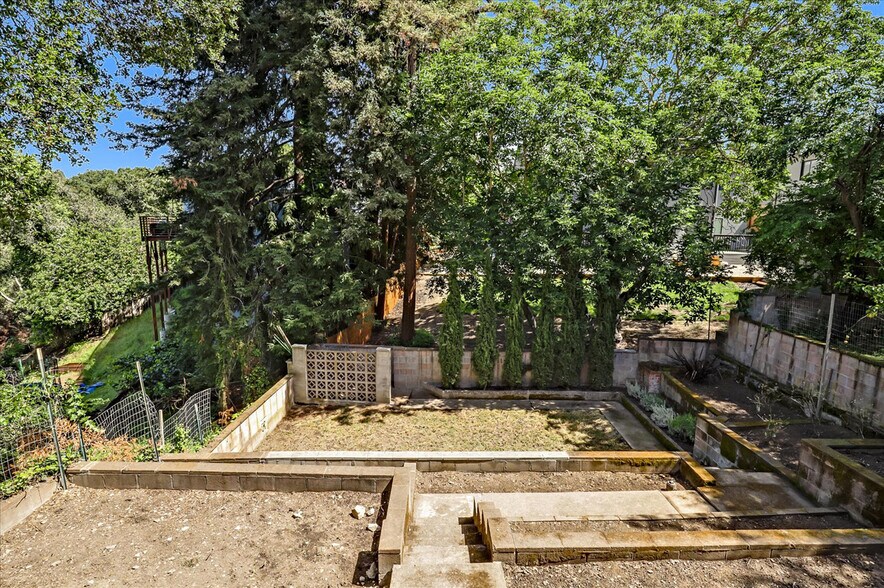 Building Photo - 914 Everett Ave