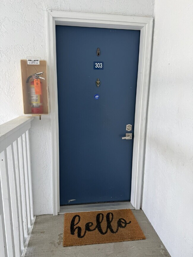 Building Photo - Charming & Spacious 1 Bedroom Condo Retreat in Renton