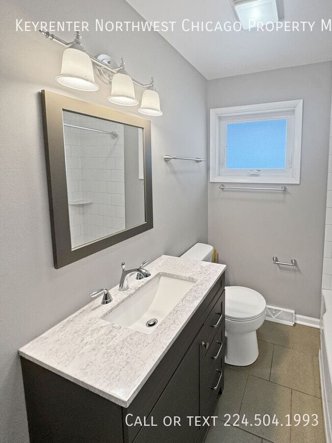 Building Photo - 5411 W Lake Shore Dr