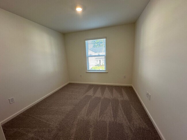 Building Photo - 166 Parker Ln