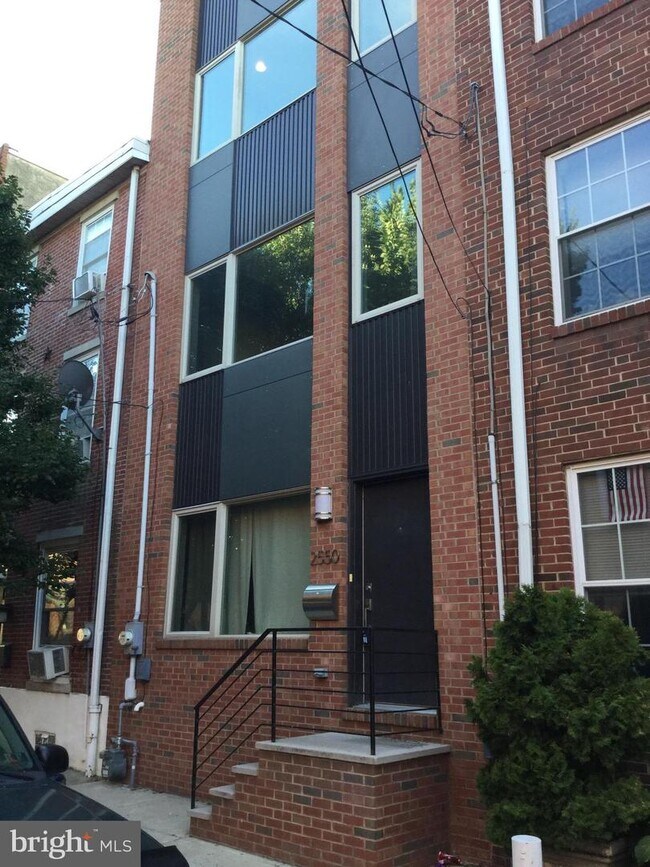 Building Photo - 2550 Salmon St