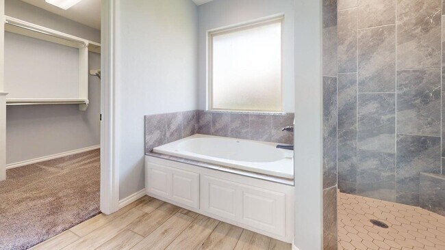 Building Photo - 12580 NE Meers Porter Hill Rd