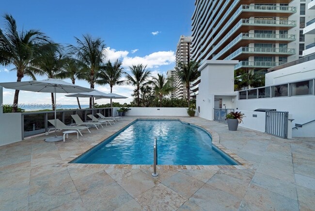 Building Photo - 5801 Collins Ave