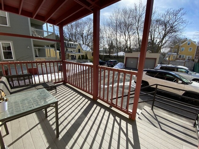 Building Photo - 172 Elm St