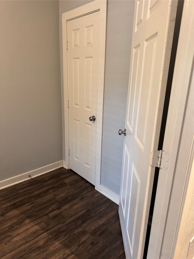 Building Photo - 4630 Woodside St