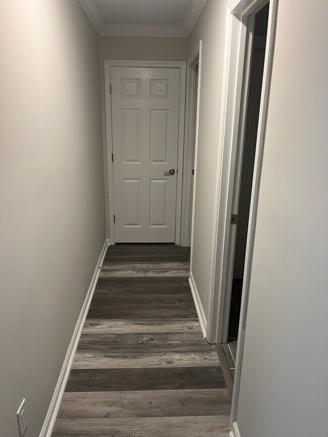 Building Photo - 13 Oakcrest Trail NE