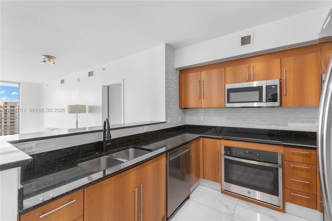 Building Photo - 325 S Biscayne Blvd