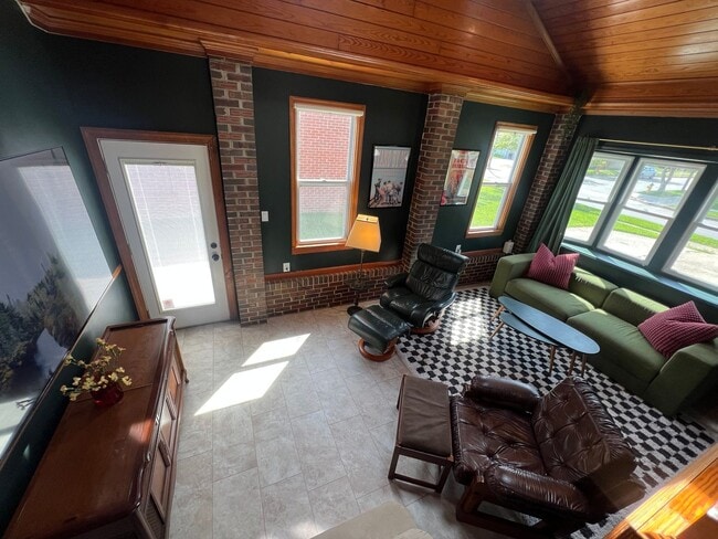 Building Photo - Mid - Century Modern Dream!   WILLOW TERRACE