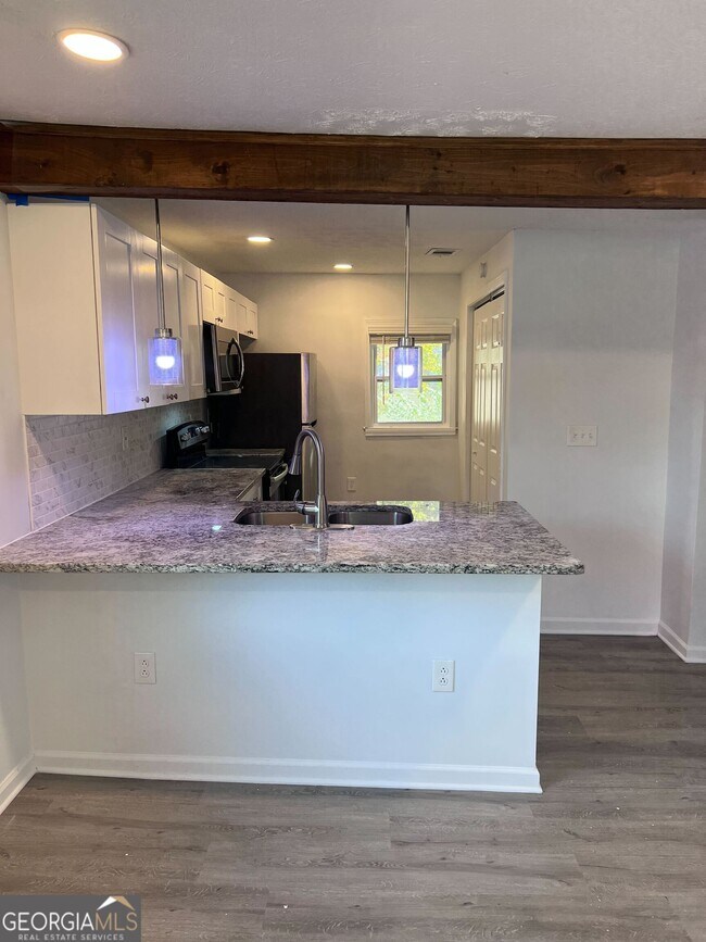 Building Photo - 405 N Park St