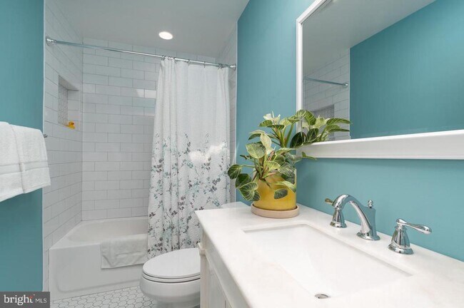 Building Photo - 1147 Colonial Ave