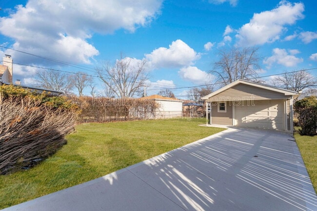 Building Photo - 301 Bohland Ave