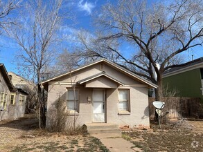 Building Photo - Great 1 Bedroom 1 Bathroom House close to ...