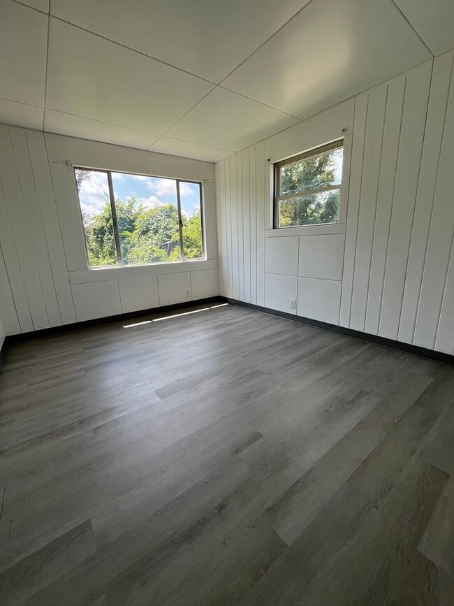 Building Photo - Two Bedroom Single Family Home
