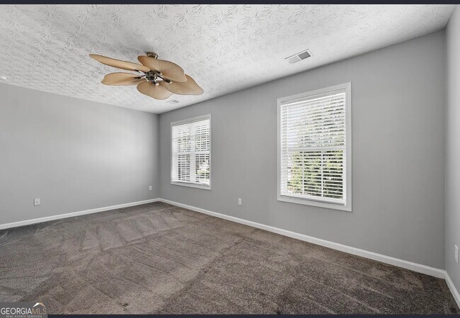 Building Photo - 3040 Village Run Dr