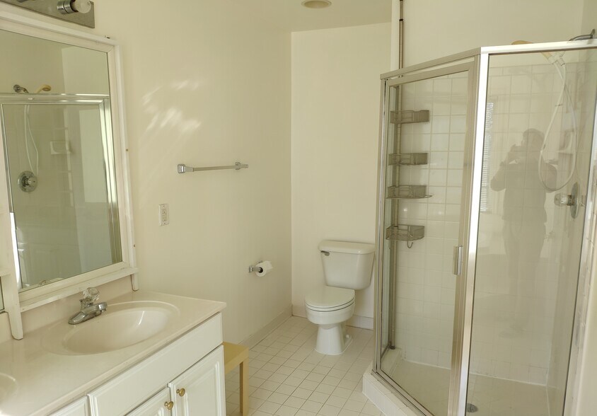 Upstairs - Master Bath - Shower - 3950 Royal Lytham Dr