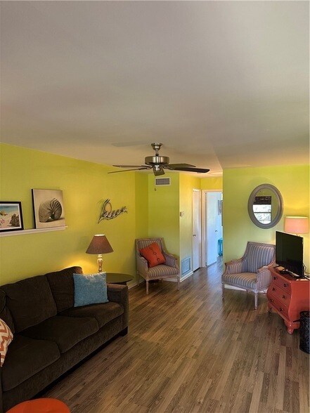 Building Photo - 16 Vista Palm Ln