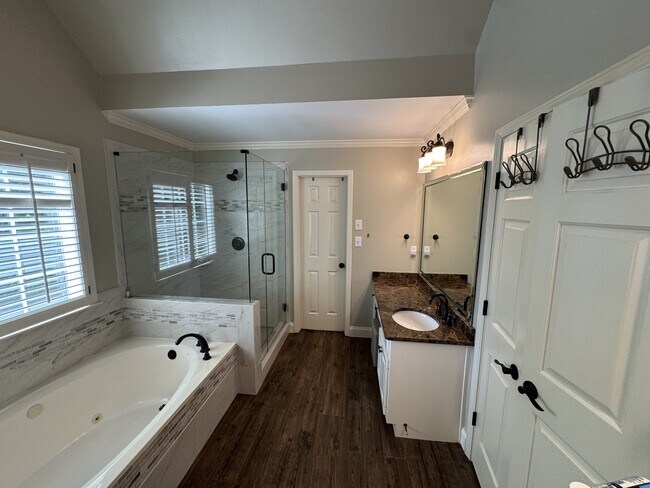 Building Photo - 365 Fairleaf Ct