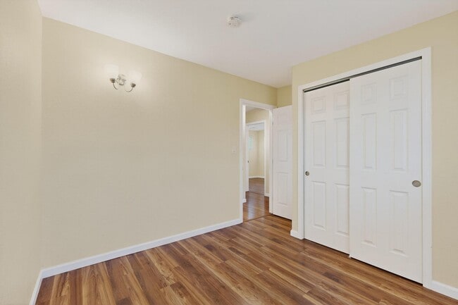 Building Photo - 1237 Pitt St NE