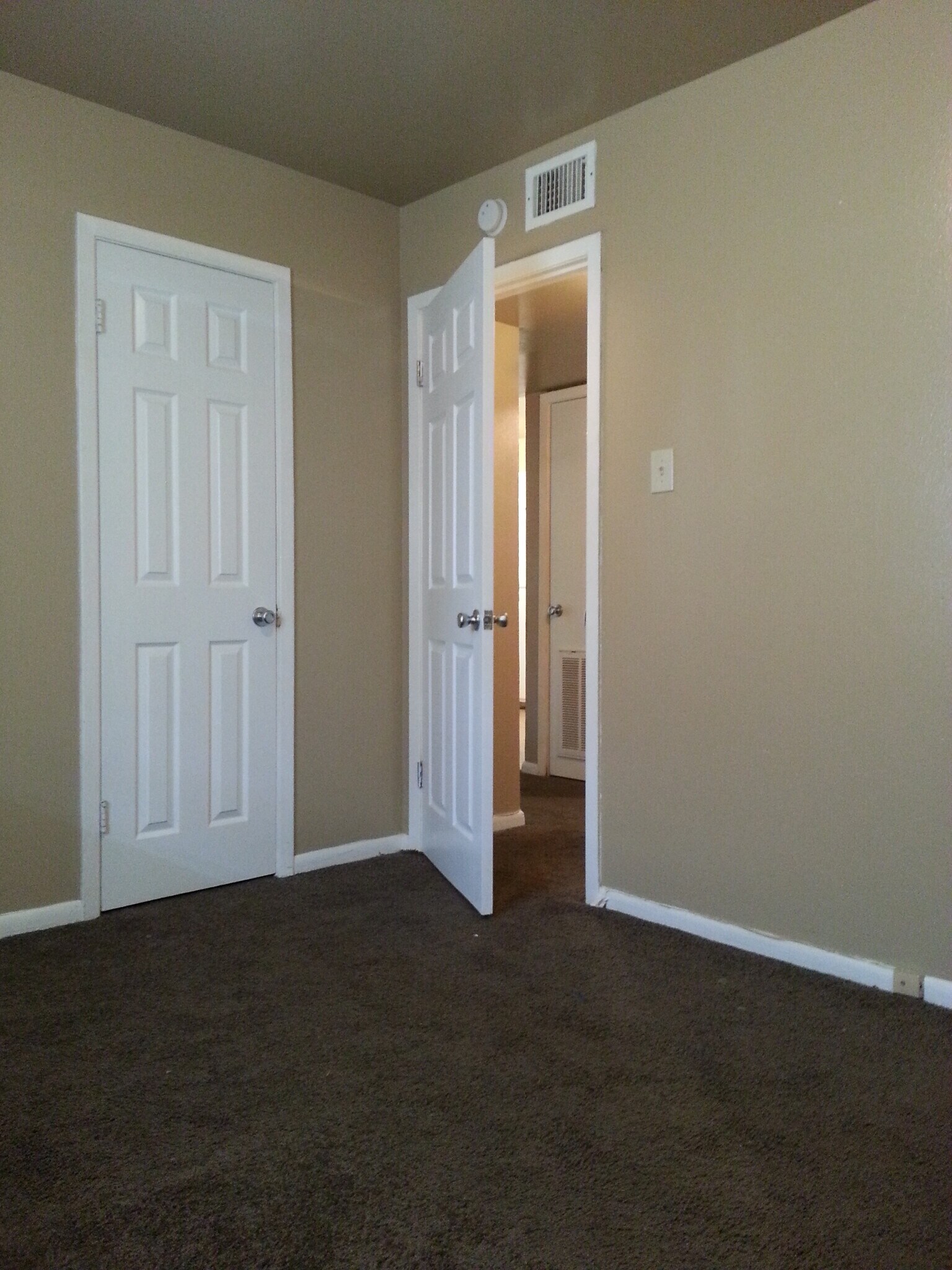 Building Photo - 4665 Hartel St