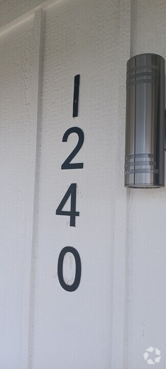 Building Photo - "Charming 3-Bed, 2-Bath Duplex Retreat in ...
