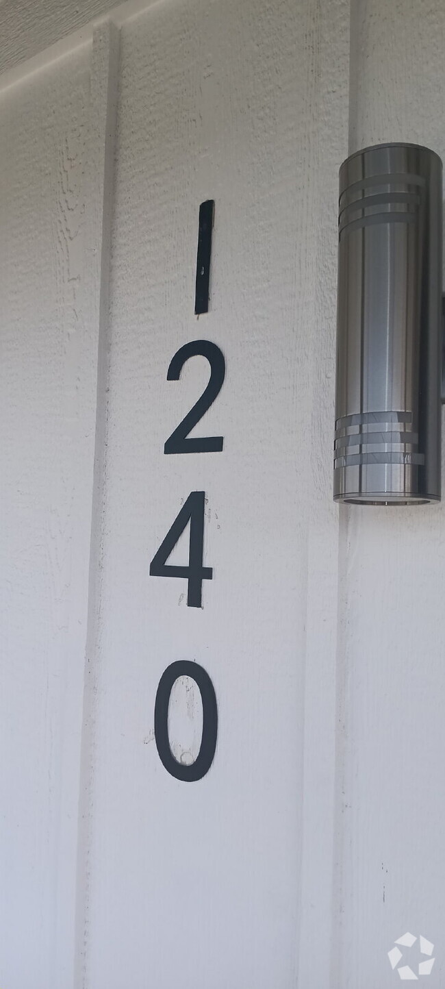 Building Photo - "Charming 3-Bed, 2-Bath Duplex Retreat in ...