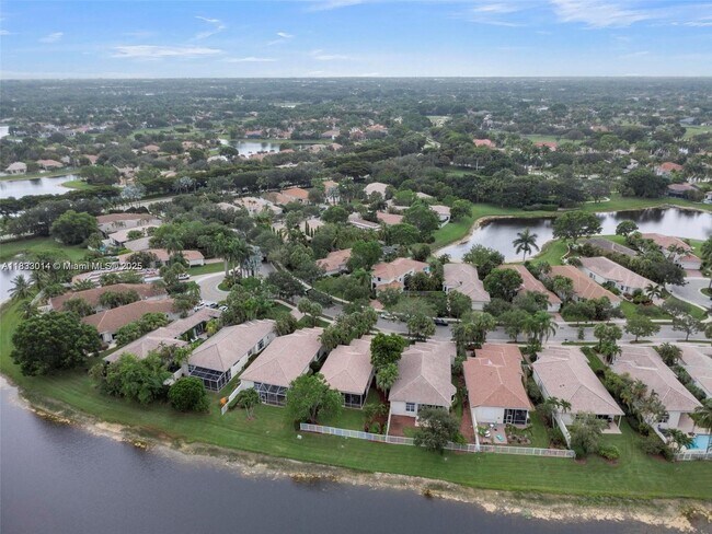 Building Photo - 2553 Bay Pointe Dr