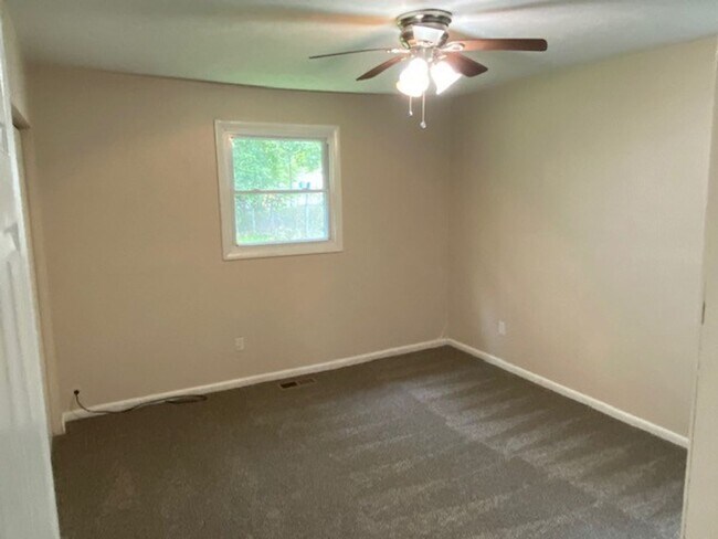 Building Photo - 3 Bedroom Ranch Home