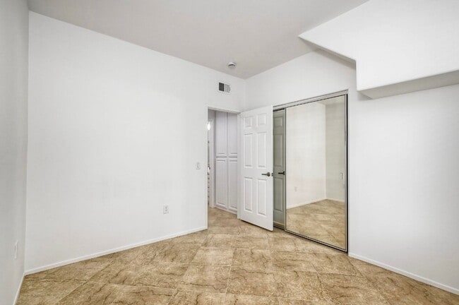 Building Photo - Newly Remodeled - Stunning 2 Bedroom, 2 Ba...