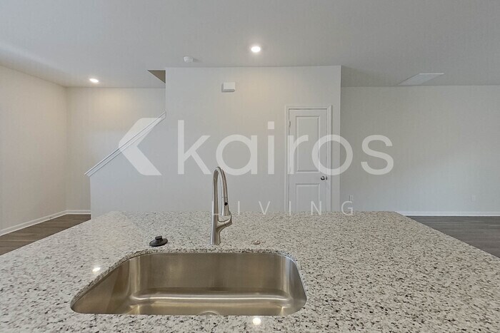 Building Photo - 2137 Banyon Cir