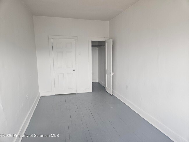 Building Photo - 715 Moosic St