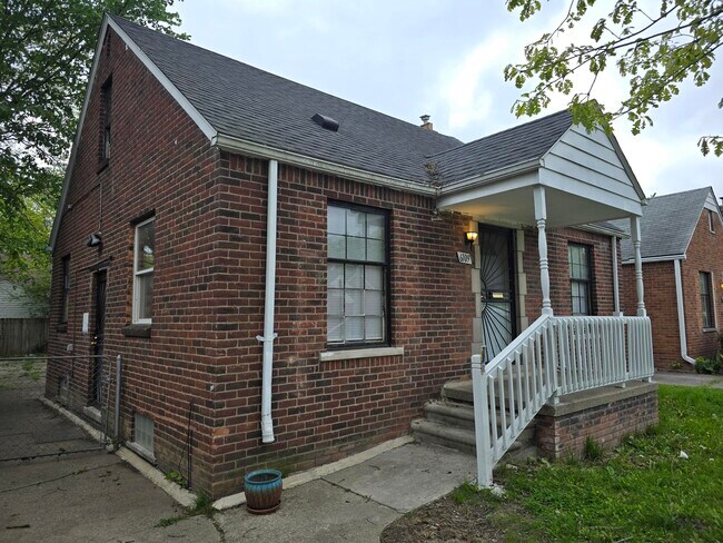 Building Photo - 6109 Farmbrook St