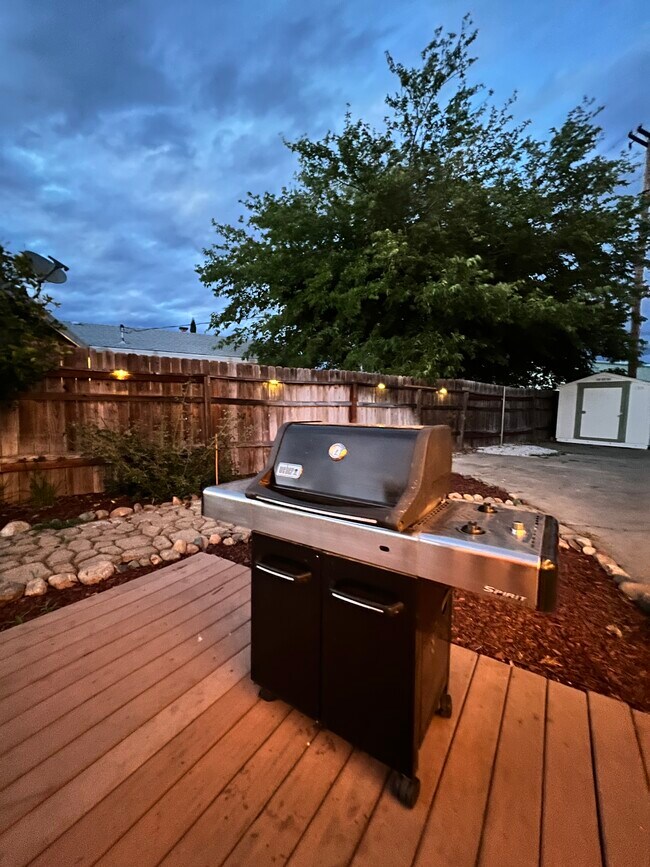 Building Photo - 3320 Panorama Dr