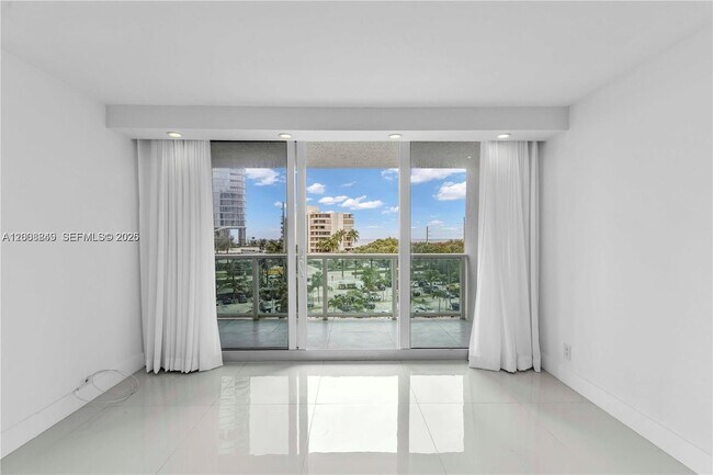 Building Photo - 100 Bayview Dr