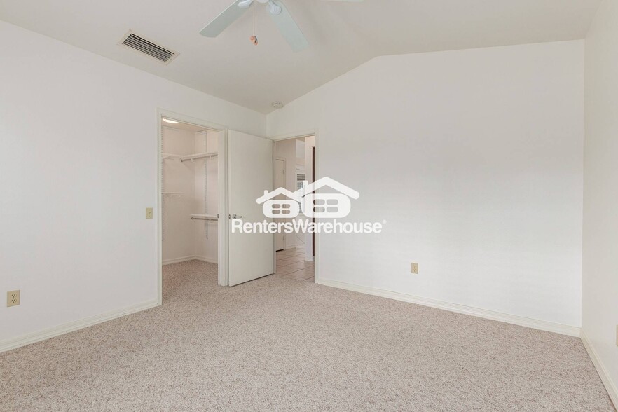 Building Photo - 15902 W Sentinel Dr