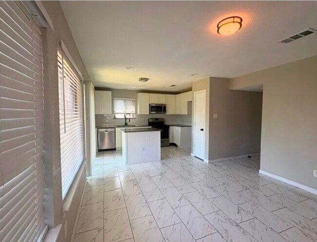 Building Photo - 2519 Silver Cypress Dr