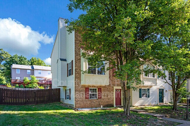 Building Photo - 610 Kensington Dr