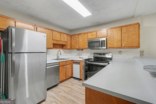 Building Photo - 500 Hickory Hills Trail