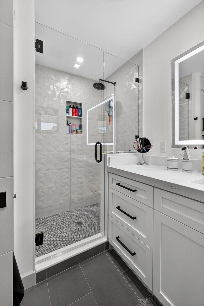 Building Photo - 12 Leeward Cir